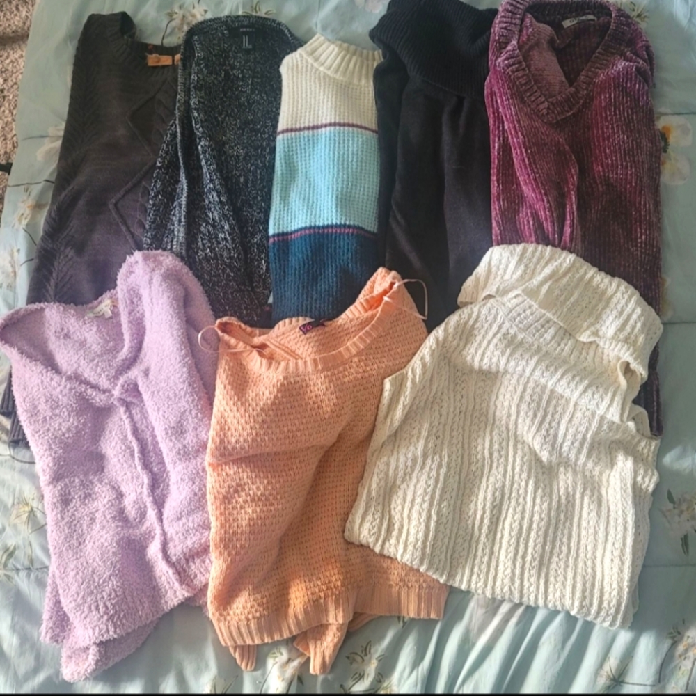 Lot of 7 sweaters. Great for people who wear large to xl